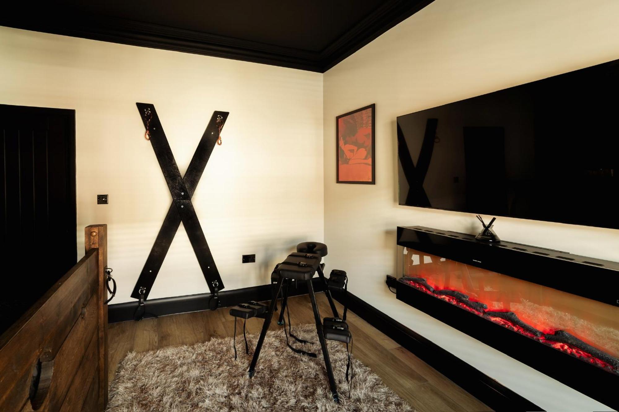 Casa - Kinky Couples Retreat Apartment Stoke-on-Trent