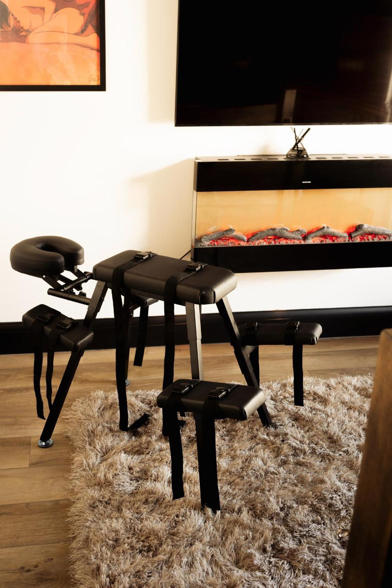 Casa - Kinky Couples Retreat Apartment Stoke-on-Trent