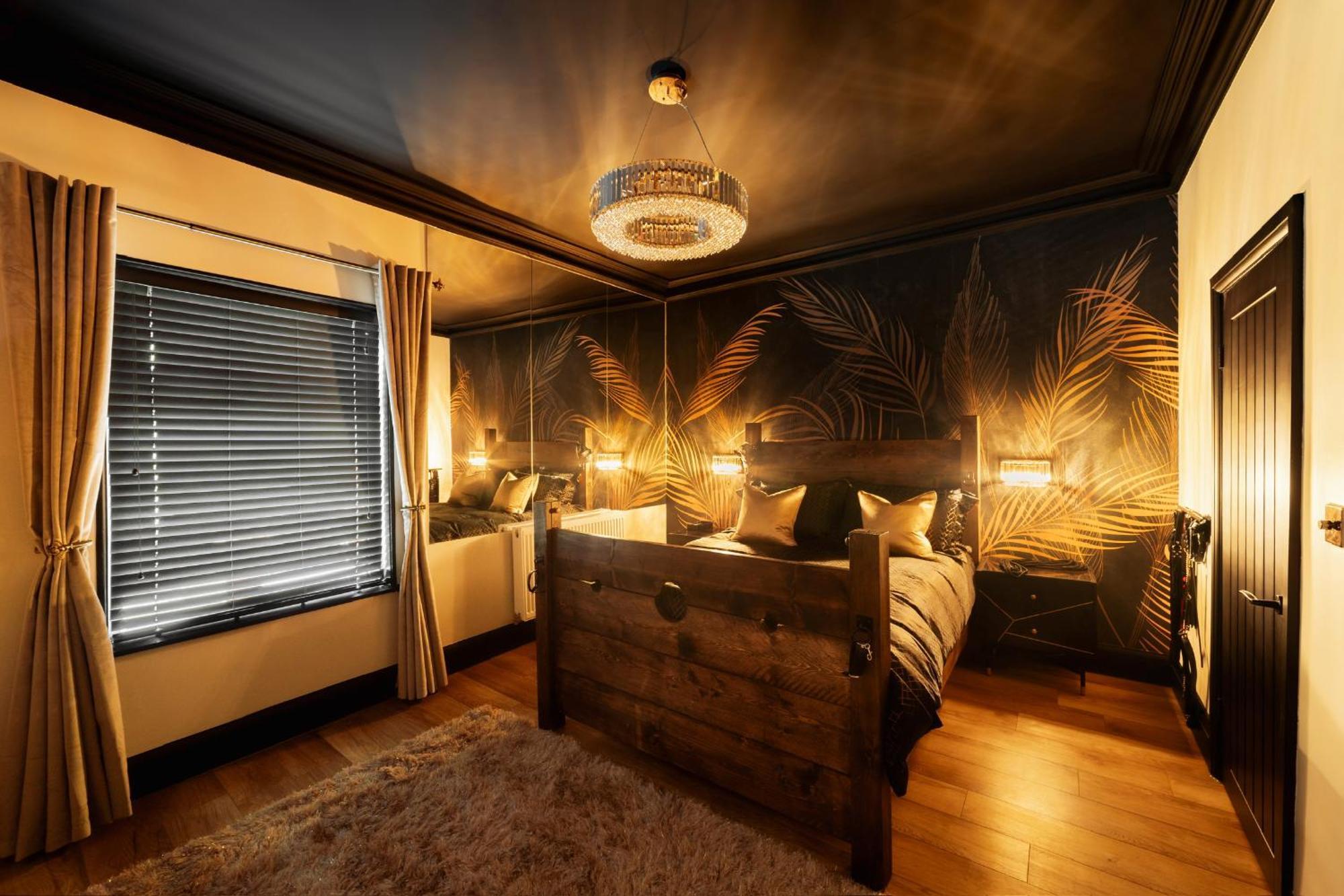 Casa - Kinky Couples Retreat * Stoke-on-Trent